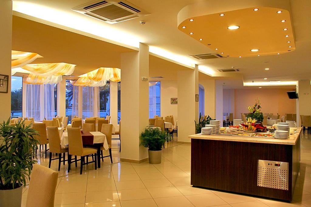 Aqua Azur Hotel Святые Константин и Елена Экстерьер фото